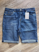 Load image into Gallery viewer, Valeria Denim Shorts
